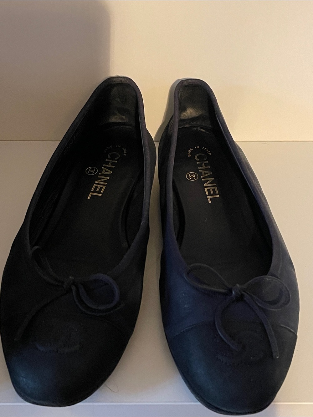 CHANEL Navy Leather Ballet Flats with Bow - Picture 2 of 16